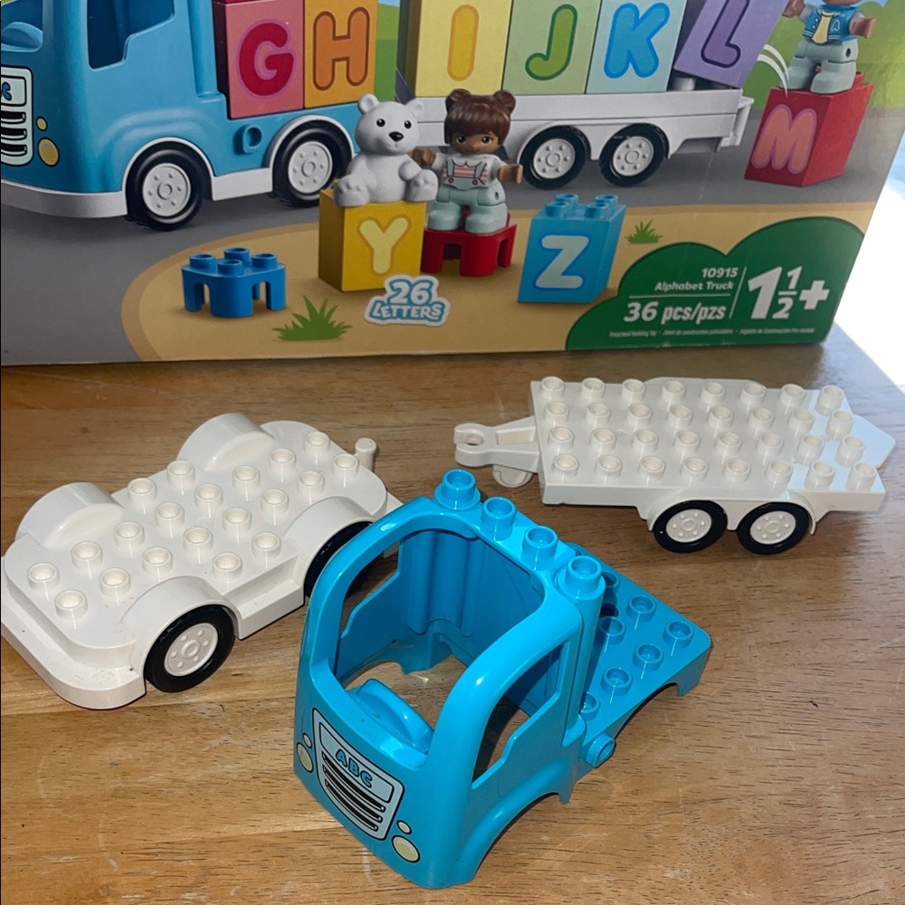 LEGO Duplo Alphabet Learning Set - Picture 6 of 9